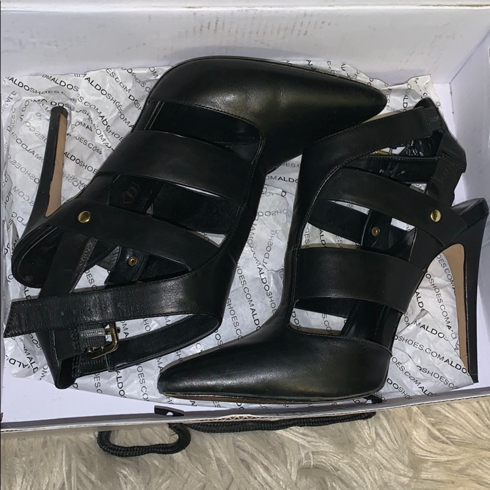 Black leather Aldo heels